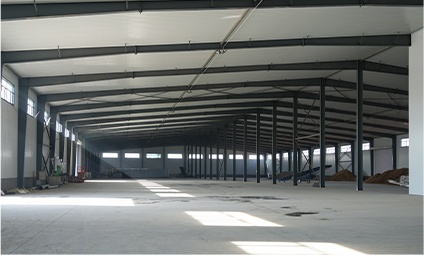 Easybet食品建有12间速冻库（总容积10,000立方米）及大型冷藏库